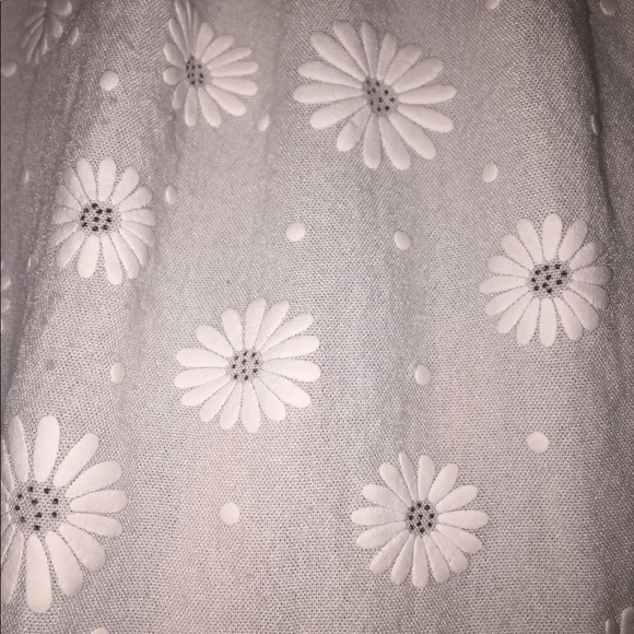 Off the shoulder flower top! - Picture 2 of 3